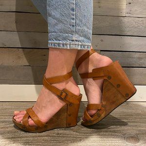 SEE by CHLOE Wrap Wood Wedges in Camel Brown